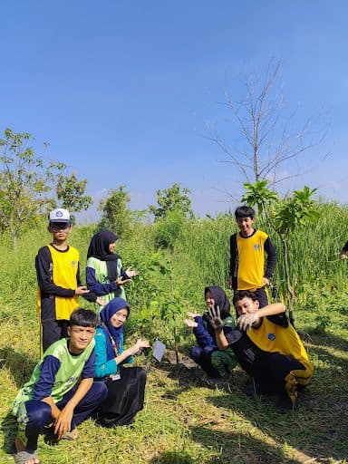 Aksi Hijau — Kegiatan Peringatan Hari Bumi