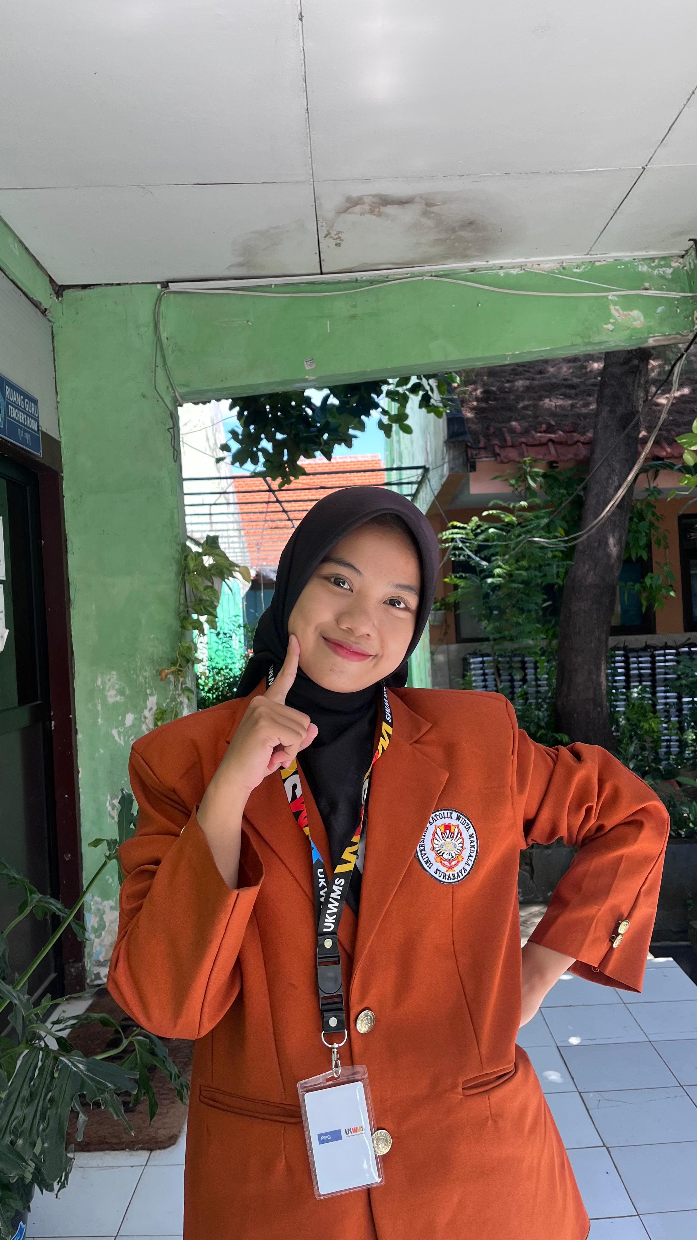 Menuntun, Bukan Menuntut