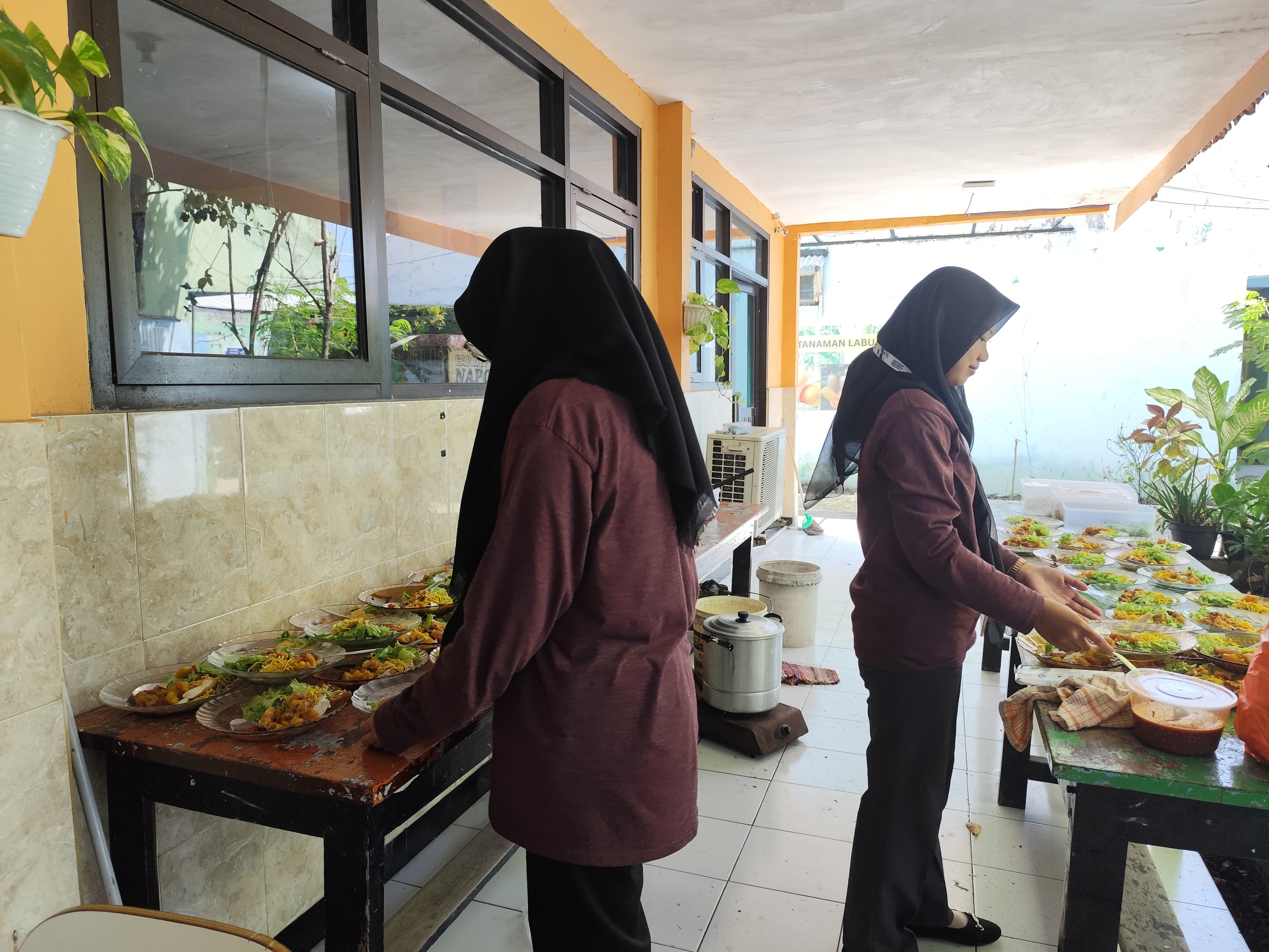 Membantu konsumsi